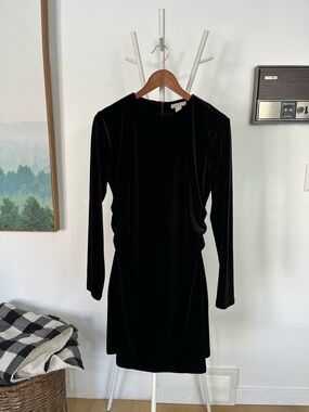 H&M Black Velvet Long-Sleeve Mini Dress